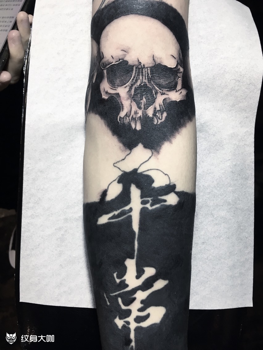 镂空黑臂未完成