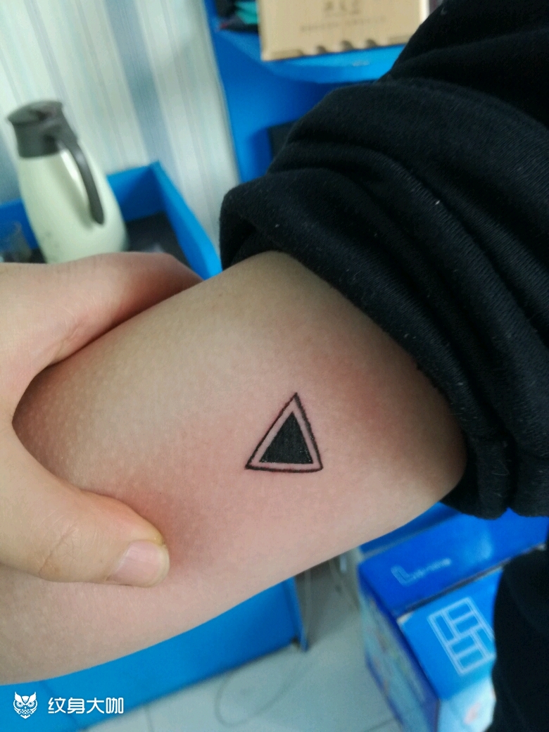 三角小纹身