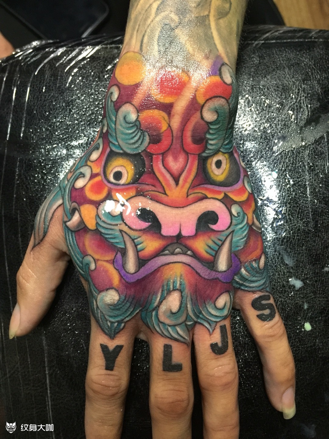 手背唐狮子_纹身图案手稿图片_山火雕的纹身作品集