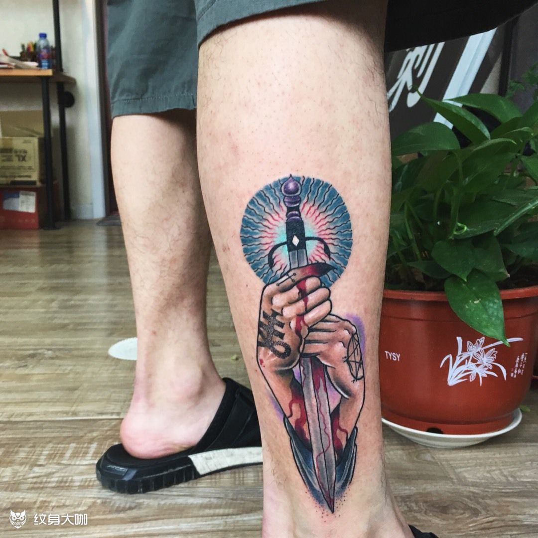 new school双手与剑_纹身图案手稿图片_雯雯的纹身作品集