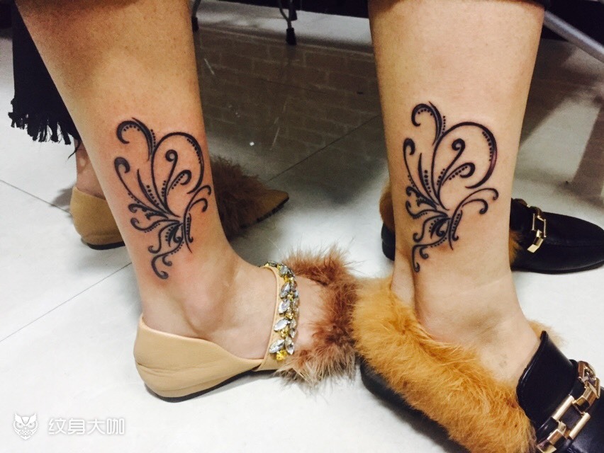 小腿图腾(闺蜜一起秀)_纹身图案手稿图片_龚智颖的纹身作品集