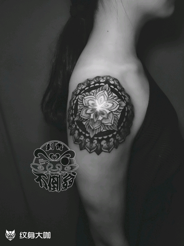 曼陀罗肩花_纹身图案手稿图片_六子的纹身作品集