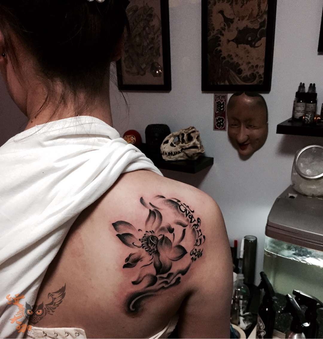 莲花六字箴言_纹身图案手稿图片_danny的纹身作品集