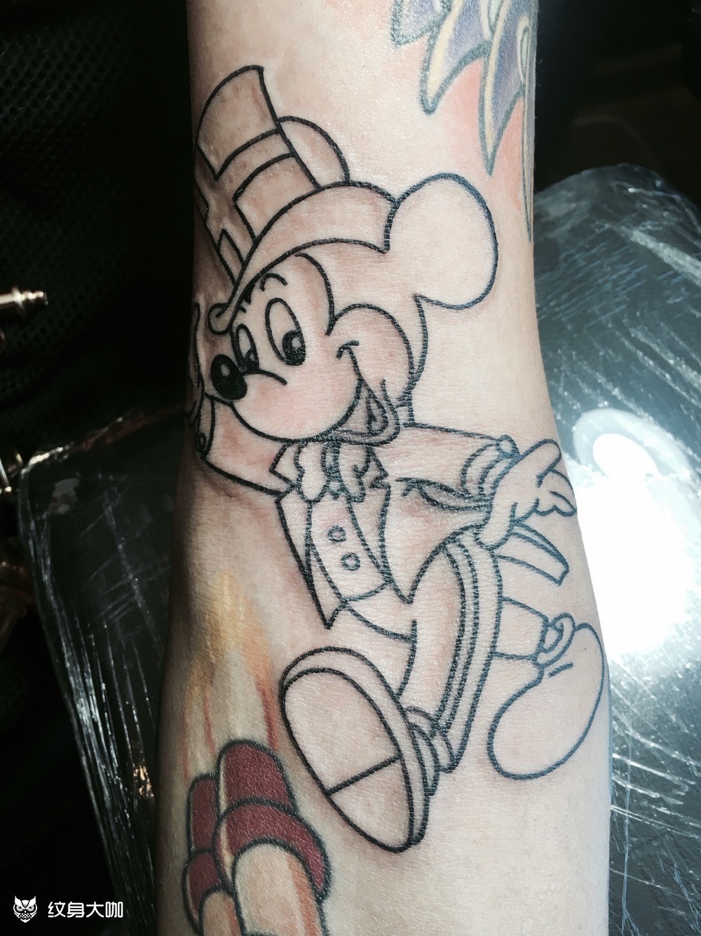 米老鼠 未完成 _纹身图案手稿图片_曹可欣的纹身作品集