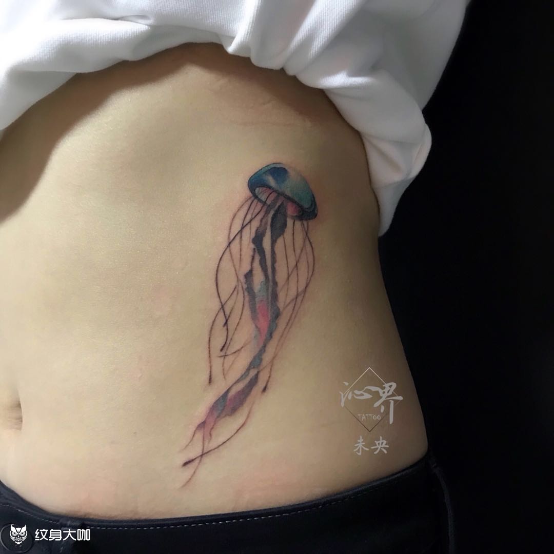 彩色的水母_纹身图案手稿图片_未央的纹身作品集