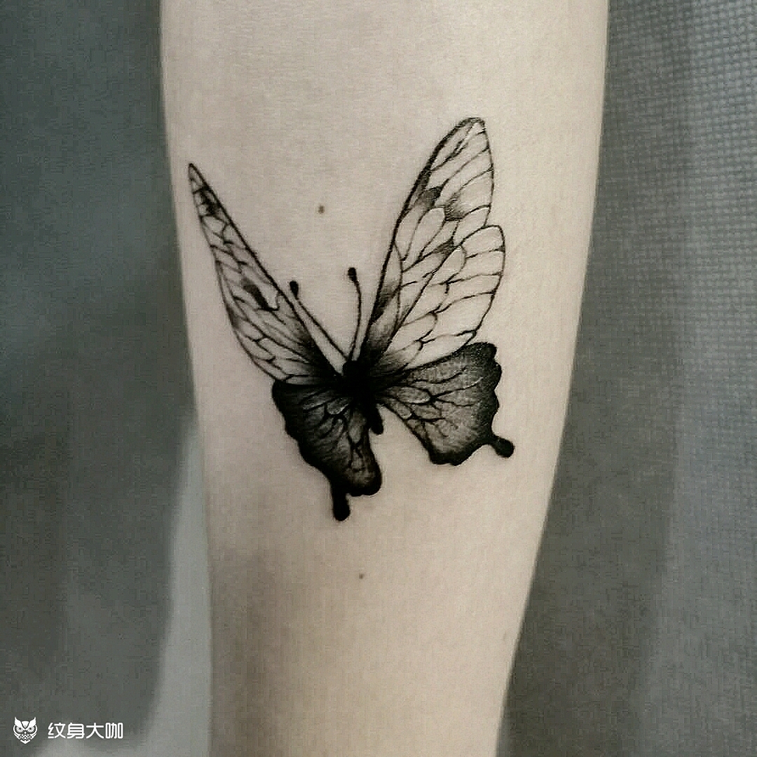 作品简介:疤痕遮盖,妹纸以前喜欢x战警就用小刀在胳膊上划了一个 x