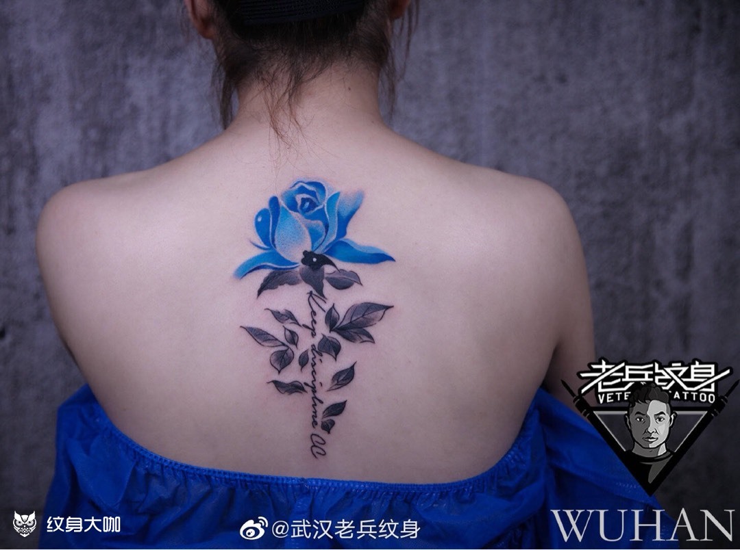 后背蓝色妖姬玫瑰花纹身_纹身图案手稿图片_兵哥的纹身作品集