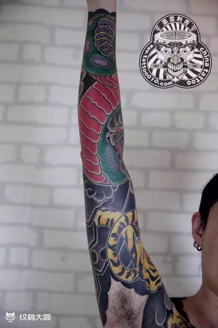 传统花臂小臂上的蛇代表自己,_纹身吧社区 - 纹身大咖