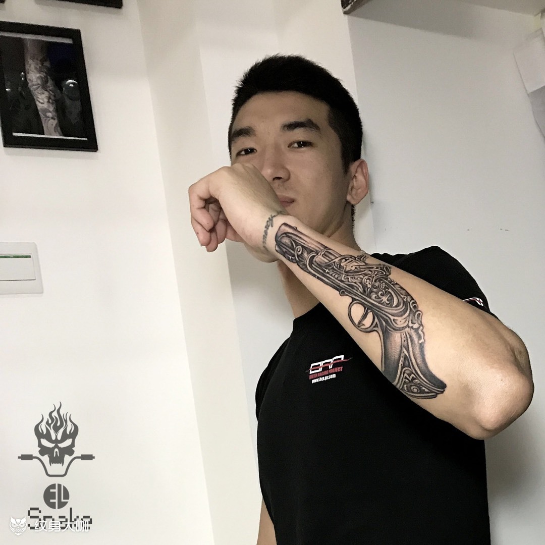 余文乐同款手枪_纹身图案手稿图片_大蛇的纹身作品集