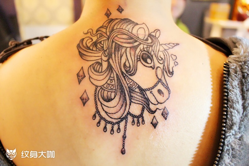 后背遮盖独角兽_纹身图案手稿图片_昆明十生纹身的纹身作品集