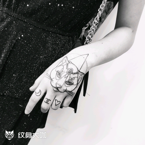 手背猫纹身