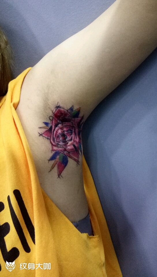 美女水彩墨风格玫瑰遮盖伤疤_纹身图案手稿图片_阿娟老师的纹身作品集