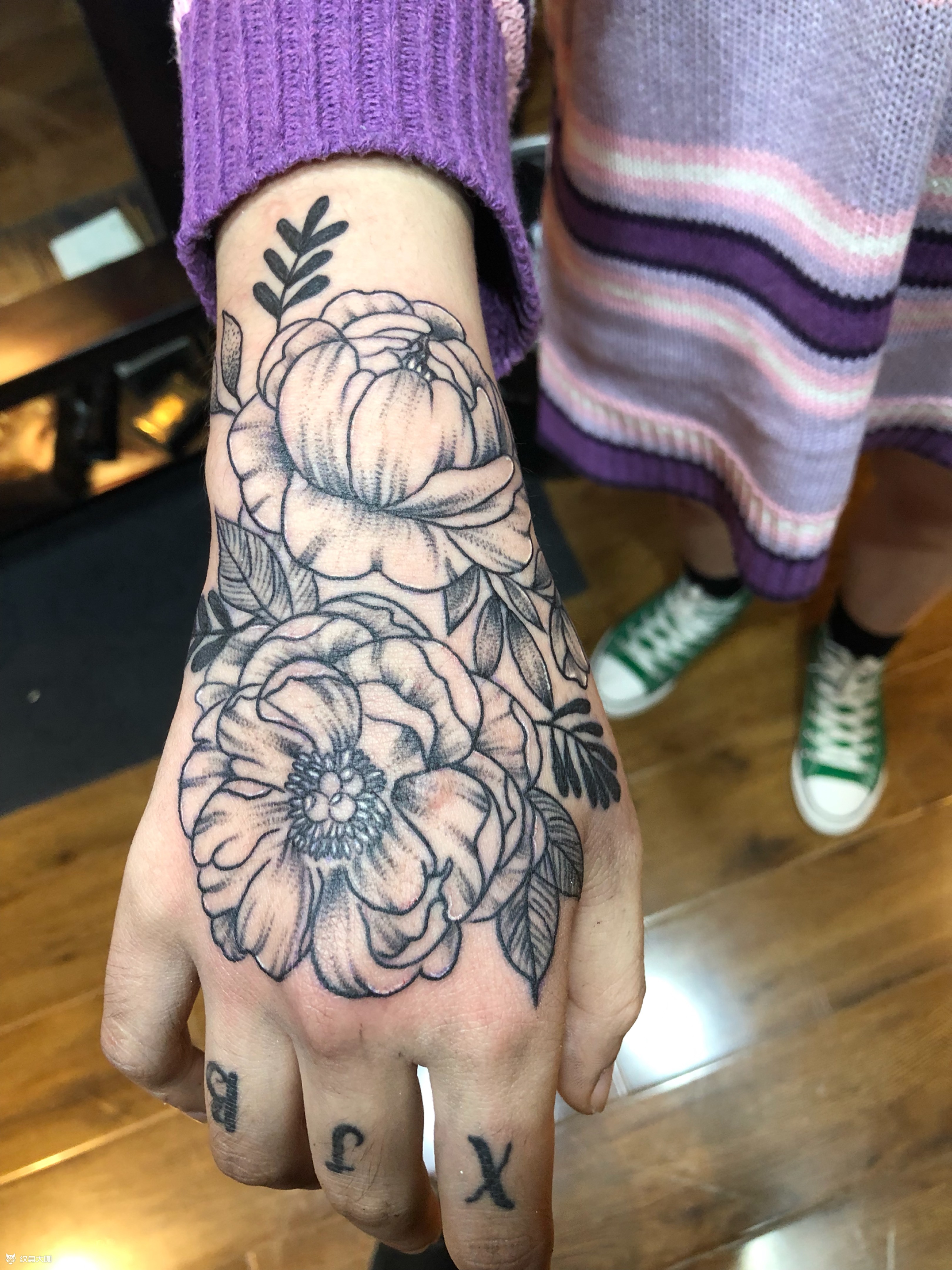 手背花卉_纹身图案手稿图片_time·555855555353·@东哥