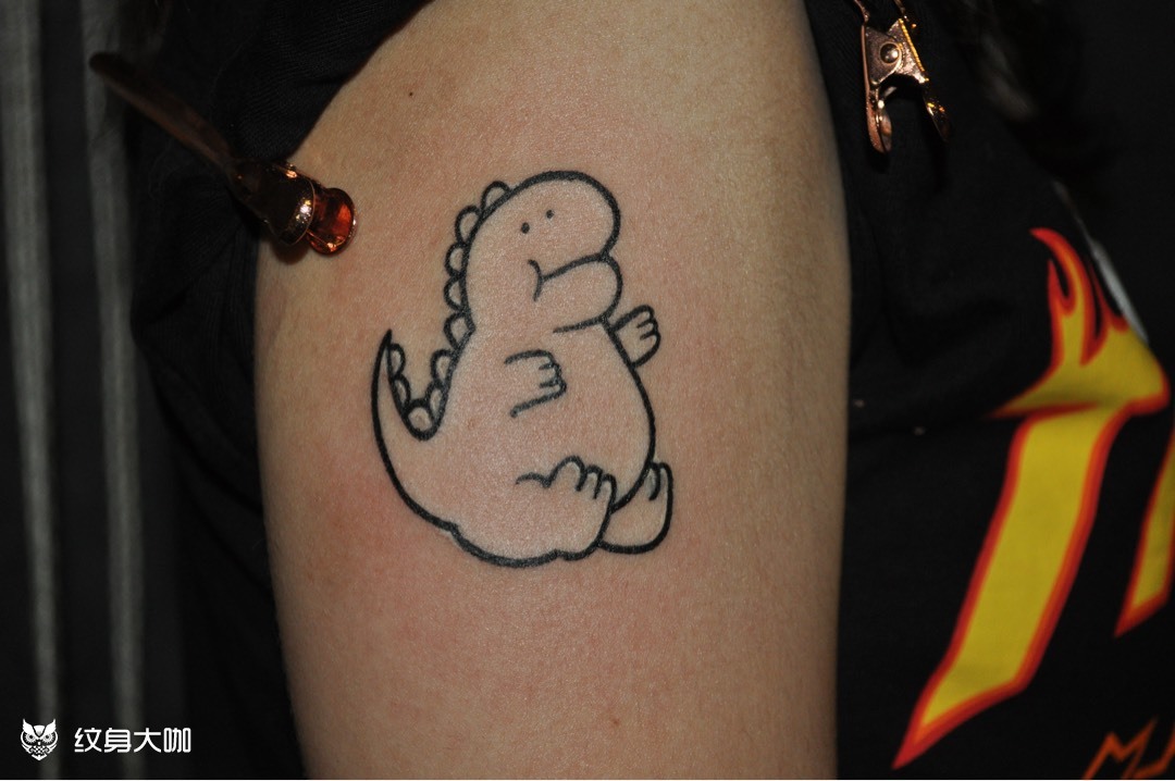 一只小恐龙_纹身图案手稿图片_贰拾的纹身作品集