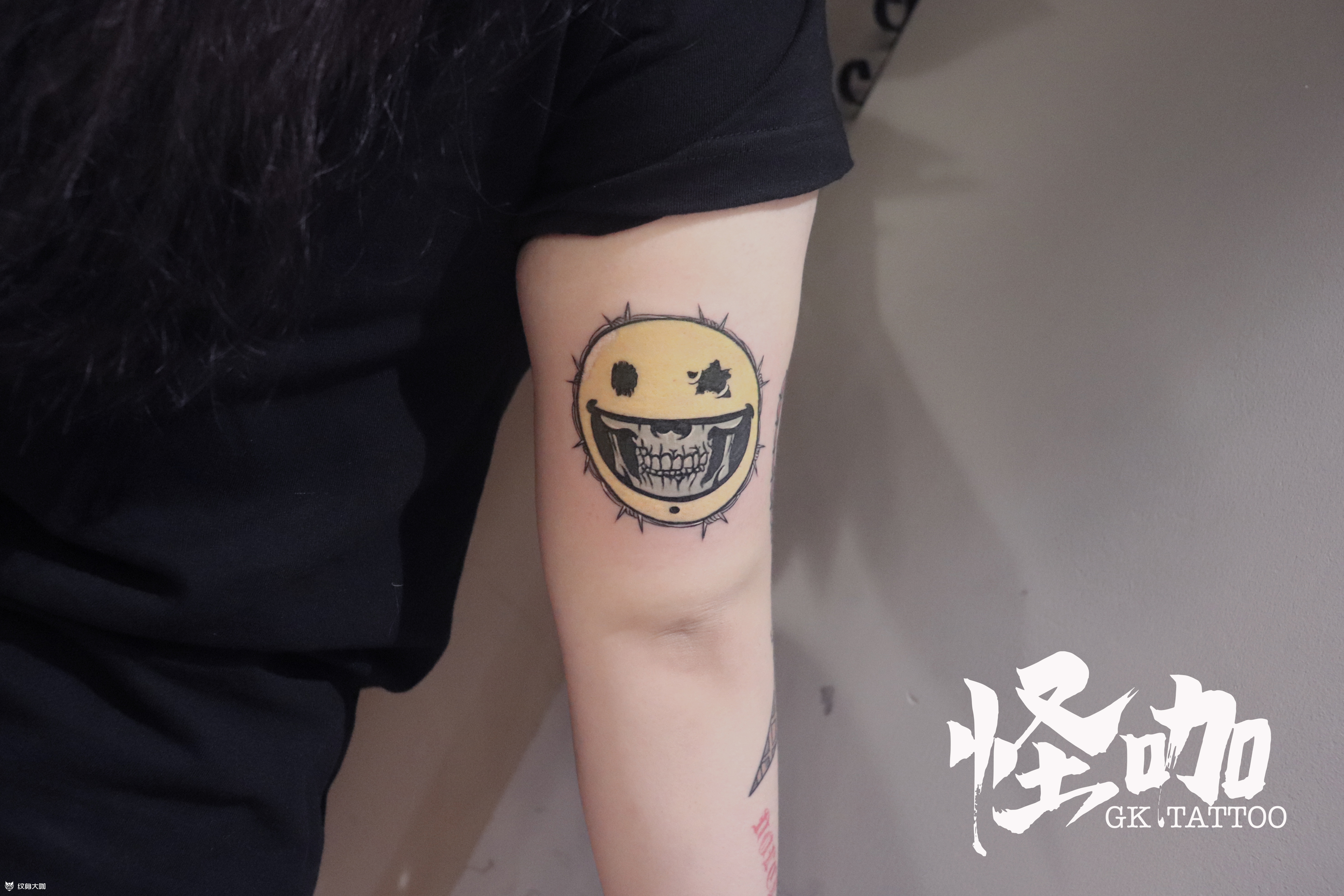 谁不是在崩溃的边缘强撑着笑脸_纹身图案手稿图片_天津怪咖的纹身作品