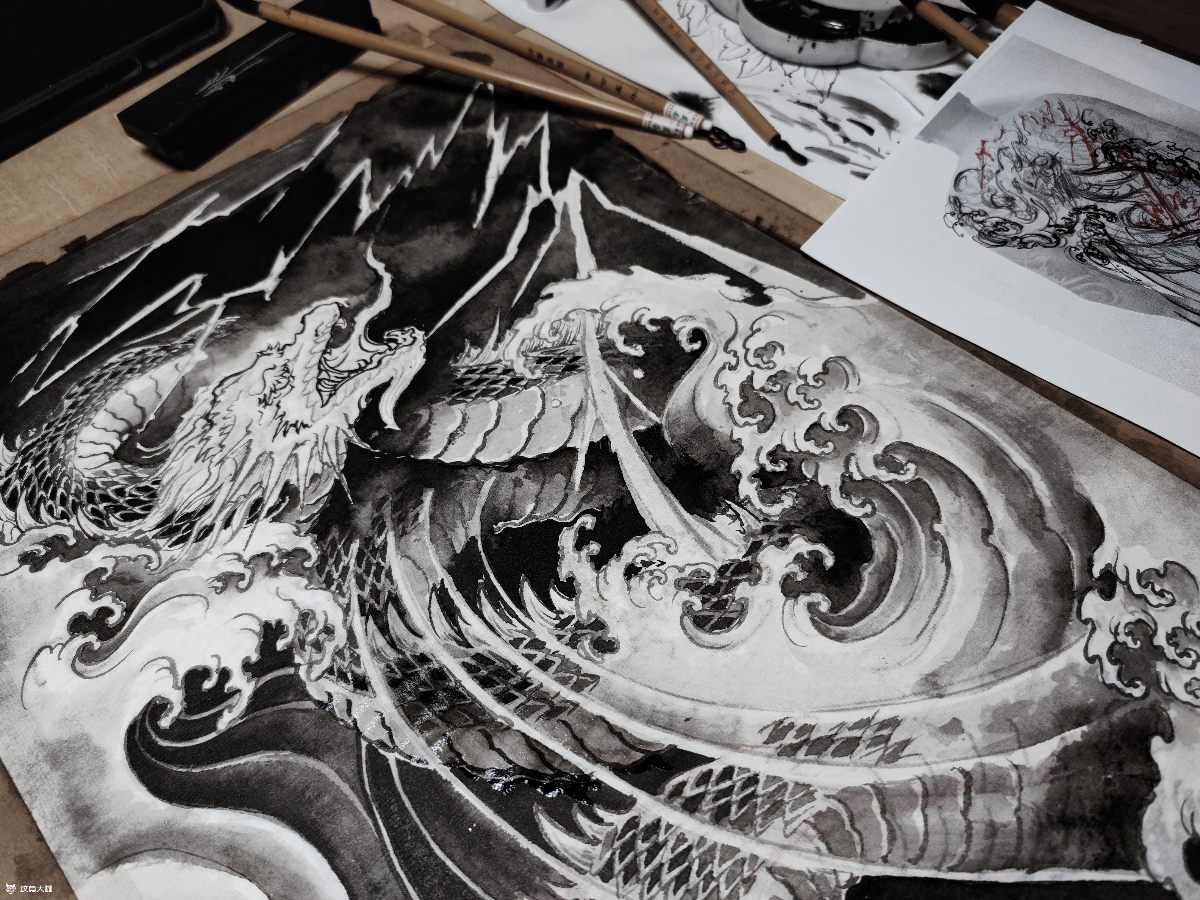 满背遮盖设计蛟龙渡劫中国传_纹身吧社区 - 纹身大咖