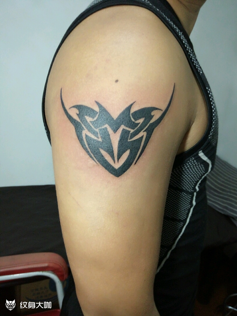 图腾帅哥昨天纹的回去照镜子发_纹身吧社区 - 纹身大咖