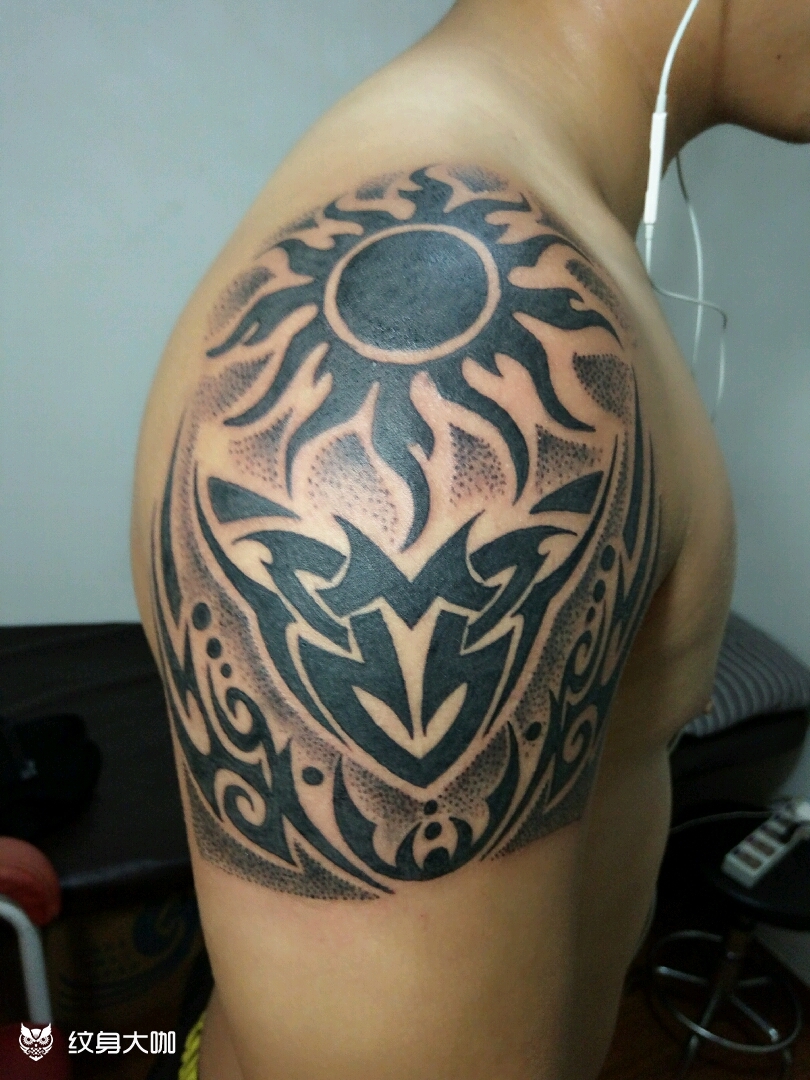 图腾帅哥昨天纹的回去照镜子发_纹身吧社区 - 纹身大咖