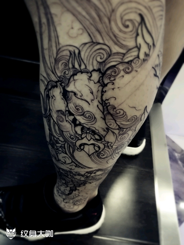 未完小腿外侧唐狮子_纹身图案手稿图片_柒-叁柒社的纹身作品集