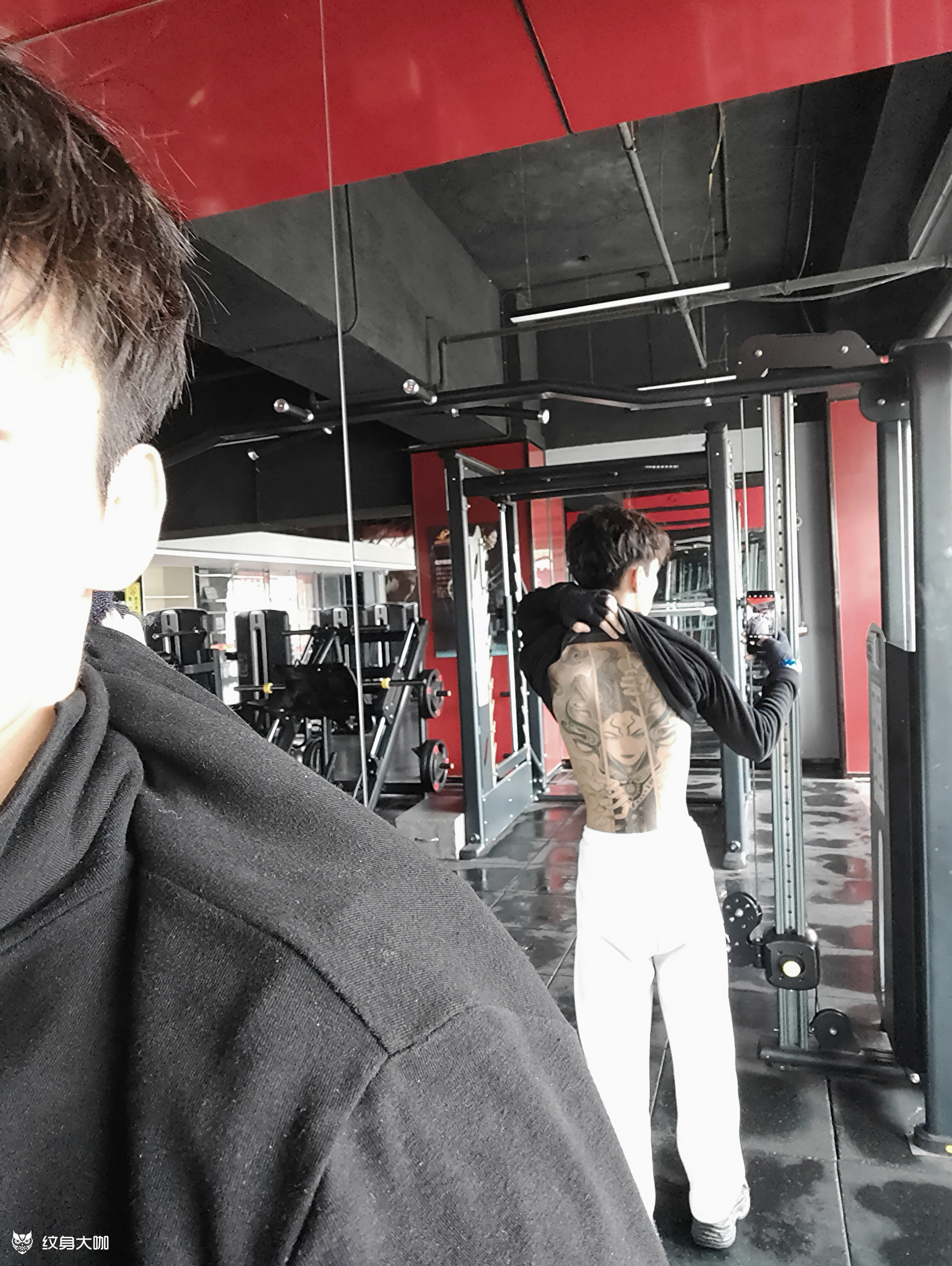 健身完掀开衣服看看自己的满背是_纹身吧社区 - 纹身大咖