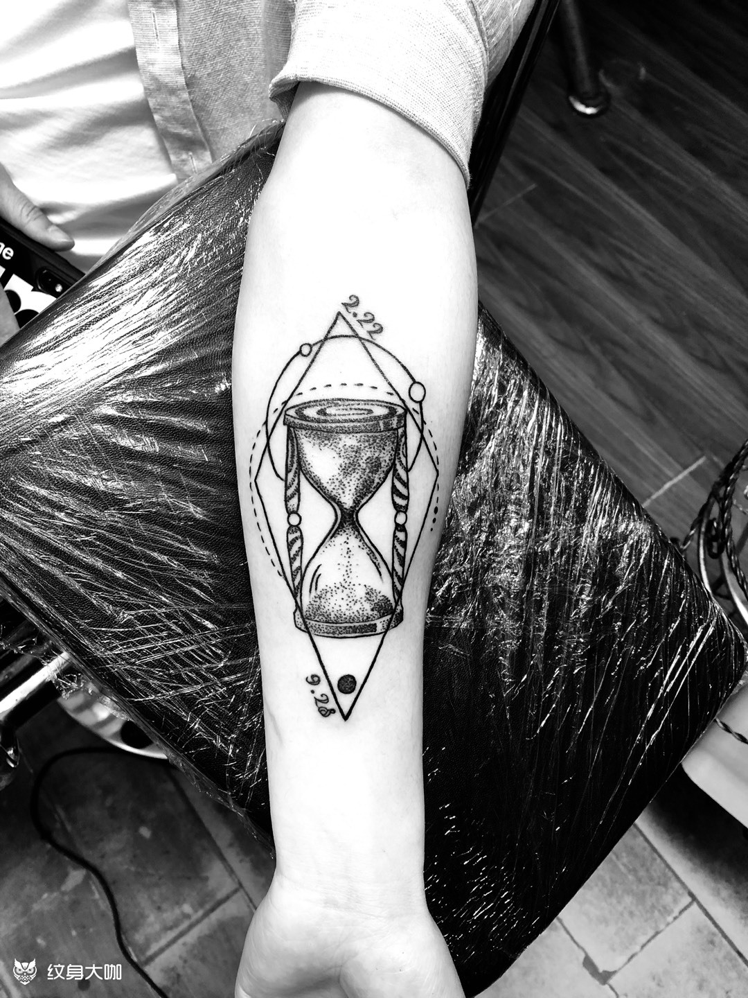 沙漏点刺_纹身图案手稿图片_刘清清的纹身作品集