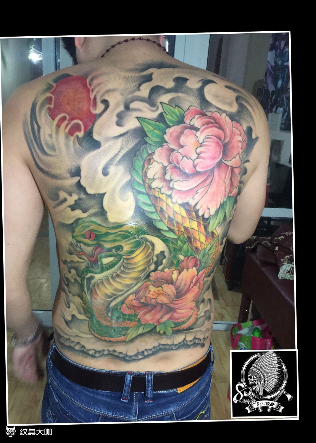 满背彩色蛇牡丹