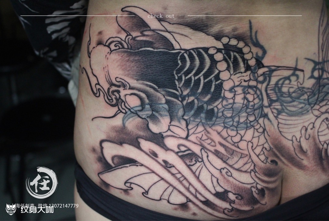 后腰鲤鱼遮盖_纹身图案手稿图片_任彪的纹身作品集