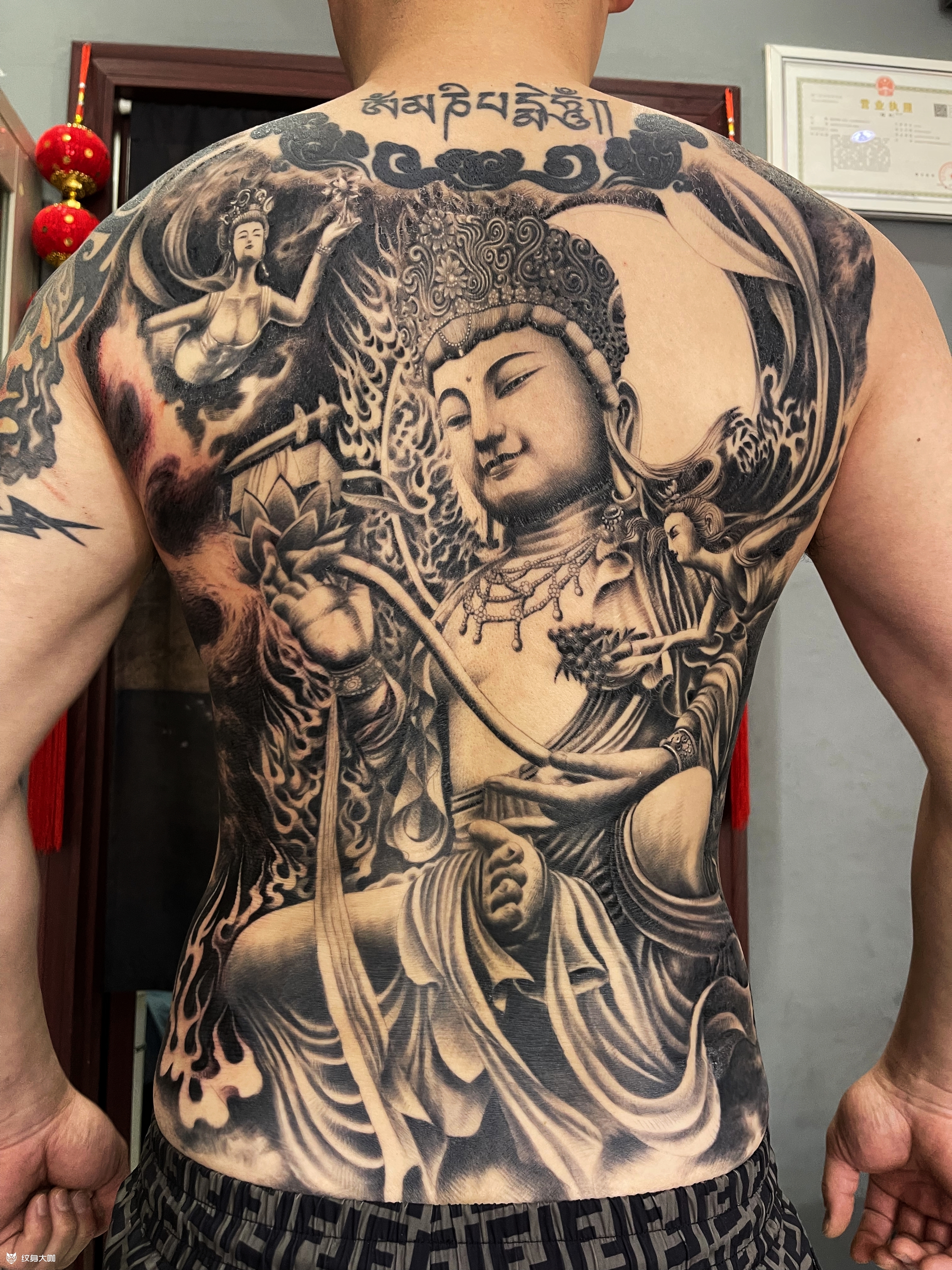 满背大势至菩萨纹身