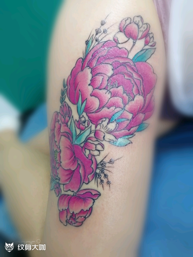 大腿彩色洋牡丹_纹身图案手稿图片_@男姐的纹身作品集