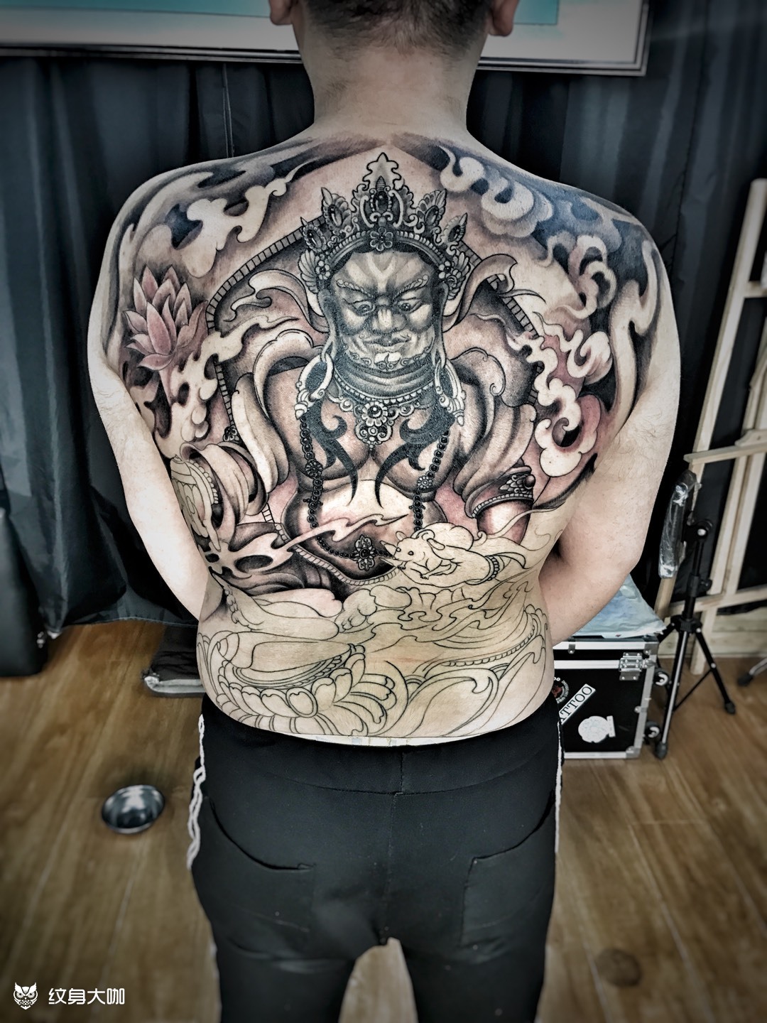 满背黄财神_纹身图案手稿图片_花绣tattoo的纹身作品集