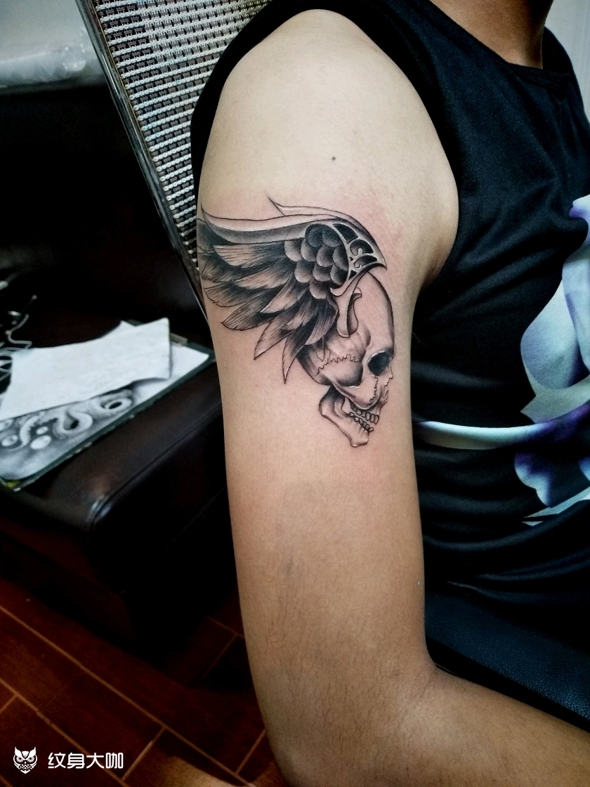 骷髅头加翅膀阿03_纹身图案手稿图片_首席:莫森的纹身作品集