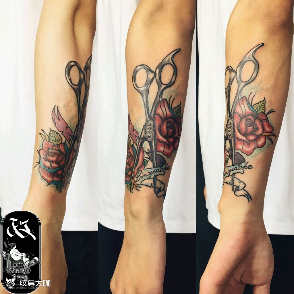 newschool理发师纹身