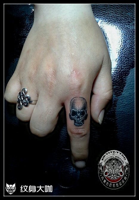 手指骷髅～～～旧图向阳花修改_纹身图案手稿图片_巴依的纹身作品集