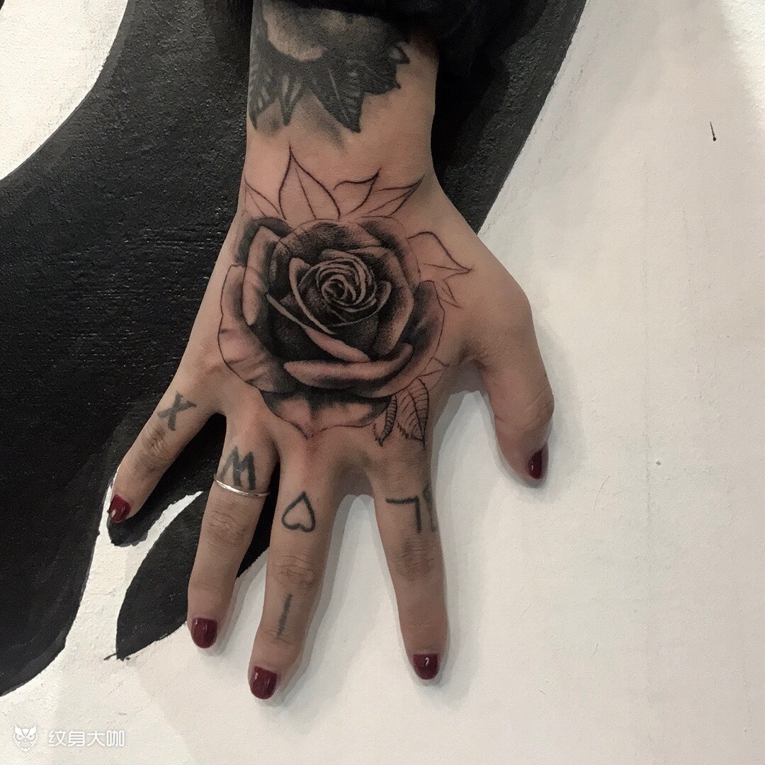 手背玫瑰_纹身图案手稿图片_逐鹿的纹身作品集