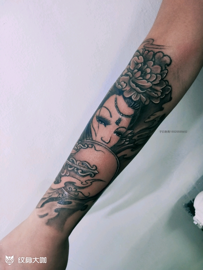 歌姬纹身图案半臂图片