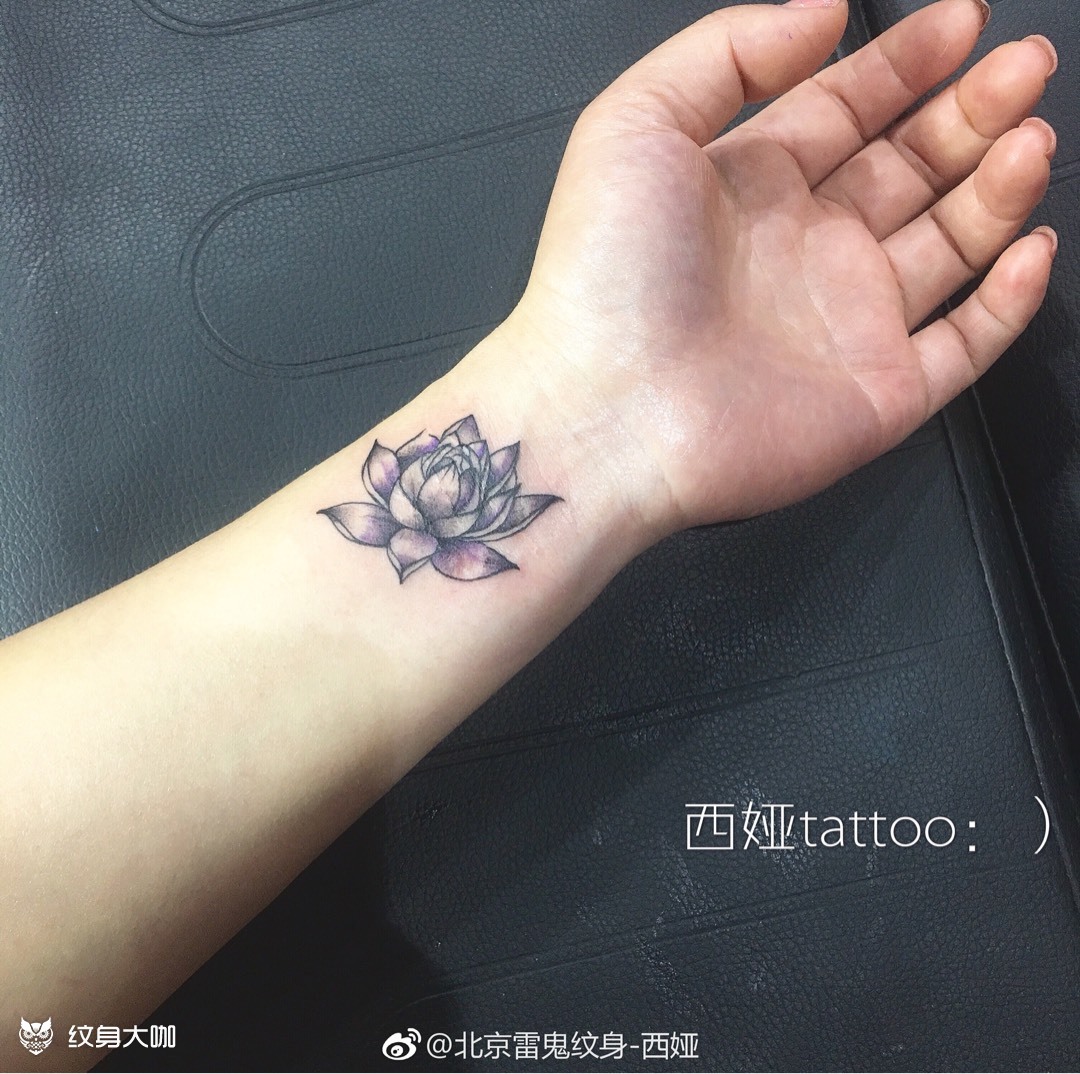 作品简介:#莲花纹身##北京雷鬼纹身##手腕纹身##纹身预约##小图纹身