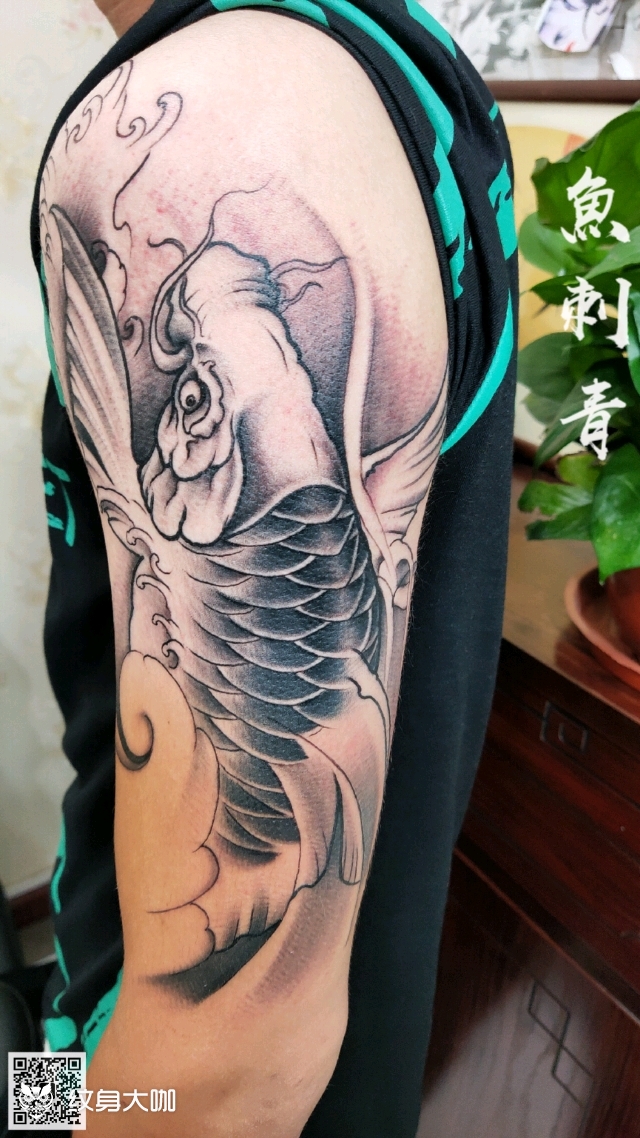 大臂鲤鱼_纹身图案手稿图片_天津鱼tattoo的纹身作品集
