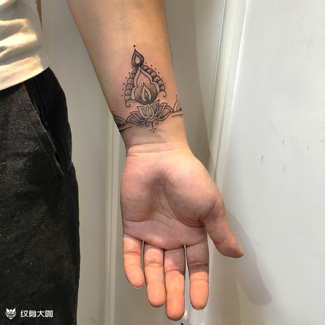 梵花手环_纹身图案手稿图片_巩喆琪的纹身作品集